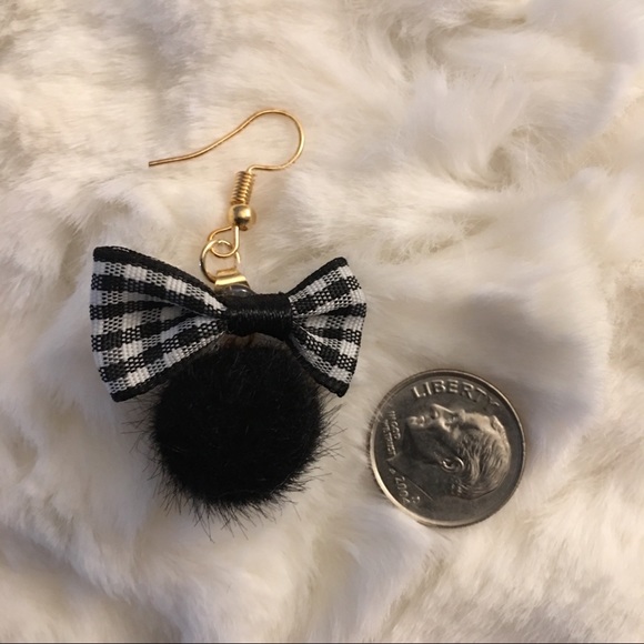 2 pairs Bow & Pom earrings 🎀 Black + White - Picture 4 of 5